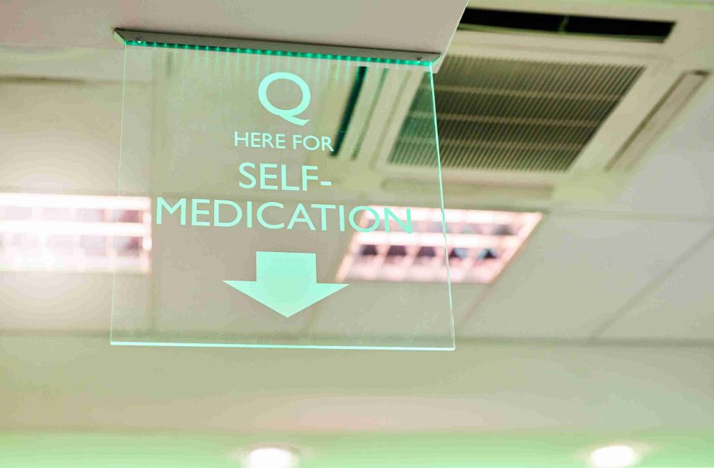 Illuminated fascia sign trays for indoor directional and queue signage